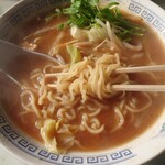 カトリ食堂 - 味噌ラーメン　750円　麺アップ