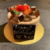 レ トロワ ショコラ コラボ チョコレートショップ - 料理写真:苺と生チョコのデコレーションケーキ