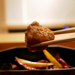 美会 - 衣に纏うスパイシーな風味、脂とともに旨味がしっかり炸裂！ 魚と感じさせない今回も最高に美味しいからあげでした！