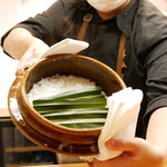 美会 - 土鍋で炊きたてのジャスミン米です。