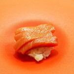 美会 - 酢飯に引き立つ身の甘み。心地よく滞留する香りが余韻へといざなう。