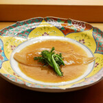 美会 - ●フカヒレスープ（気仙沼）
      スープはすっぽんと天草大王を合わせたお出汁。