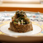 美会 - 噛み締めて抜ける風味から旨みが降りてくると、ナンプラーの味わいが心地よく抜ける。キャビアがほのかなえんみを添えて。