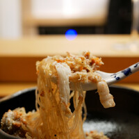美会 - 牛と豚の油を使って炒められ、春雨の弾力と食感に旨みが乗り、香箱蟹の香り高く旨みが伝わる。
                ビアさんの素晴らしいおもてなしが伝わる最高の逸品！