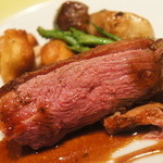 レストラン バカール - ビュルゴー家のシャラン鴨の胸肉のロースト、フレッシュ・ポルチーニと
      （1日1組限定8800円のおまかせコース・2012/6）