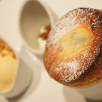 レストラン バカール - ヘーゼルナッツのスフレと塩のアイスクリーム
      （1日1組限定8800円のおまかせコース・2012/6）