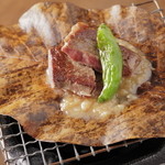 Kappou Tamasasa - 肉の旨みと香ばしい味噌の風味が絶妙『牛肉のほう葉焼き』