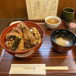 Tsujimura - 真っ黒なタレがたっぷりかかった天丼