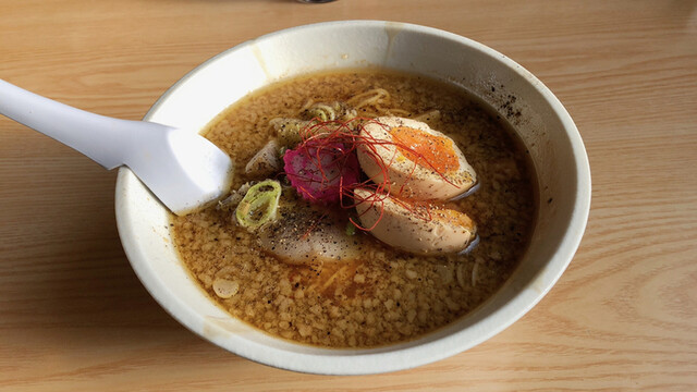 旭川のラーメン「羅亜～麺 加藤屋 東光店」- 豚骨スープが自慢