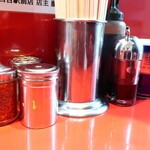 ラーメン二郎 - 卓上調味料