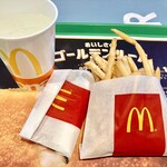 マクドナルド - マックフライポテト（塩増量指定）＋水