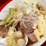 ラーメン二郎 - ラーメン半分＋ニンニク多め＋ショウガ半分