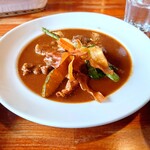 三匹の猫 - 牛すじのデミグラスシチュー