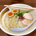 麺屋 甲武信 - 濃厚鶏白湯+味玉 ¥900 (税込)