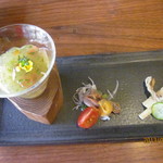 黒豆スイーツ&カフェ ささらい - 春野菜のムース　和風コンソメのジュレ仕立て