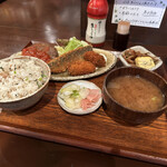 香久家 - 【ランチ】ハンバーグ+イワシフライ,カキフライ定食②