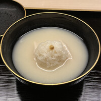 道人 - ①うずみ豆腐【胡麻豆腐(一から胡麻を摺って作る)の餅米載せ】、芥子載せ、白味噌仕立て