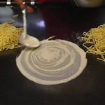 渡来 - 画像4 生地を引く