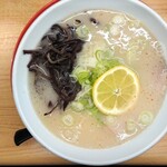 博多豚骨ラーメン 一純屋 - 豚骨塩ラーメン(¥750)