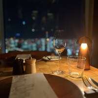 ザ タヴァン グリル＆ラウンジ - 