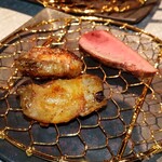 WAGYU YAKINIKU IBUSANA - 本日のいぶさな牛ホルモン　「左:マルチョウ」、「右:ハツ」