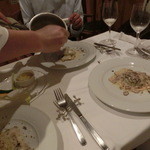 トラットリア ラ ブリアンツァ - トリュフがかかったリコッタチーズとほうれん草と卵のラビオリに、特製の汁をぶっかけ！