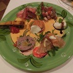 トラットリア ラ ブリアンツァ - 前菜の盛り合わせ〜ブリアンツァ風〜は一人ずつお取り分けしてくれました