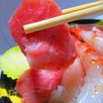 Hinodesuisan - 海鮮丼五色　１３９０円（税込）の本鮪大トロのアップ【２０２２年１２月】
