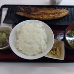 四日市ヒモノ食堂 - 半身のサバで定食