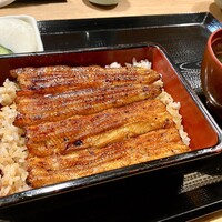 うなぎ 目白ぞろ芽 - うな重（上）　3,800円