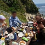 菊仙 - ⑤5月5日・am11時：お腹も空いてきたので、みんなでお弁当タイム♪リアス式海岸の絶景と、海風を堪能しながらのお弁当は、美味しいねぇ〜♪