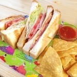 ベアフットコーヒー - ダブルサンドイッチ♪ BLT、ターキー、チーズ。