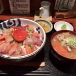 めしの助 - 海鮮丼(大)