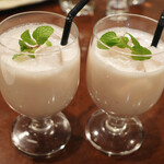 ガネーシュ - りんごラッシー(650円)×2