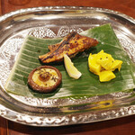 ガネーシュ - しいたけからすみカスリメティ焼き、ブリ大根、里芋アチャール