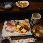 Daikoku Zushi - ランチ握り(8貫・小鉢・お椀・デザート1000円