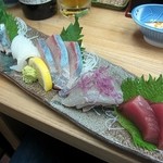 季節料理 藤原 - 本日のお造盛合せ
      （シマアジ・アオリイカ・カンパチ・ヒラメ・カツオ）