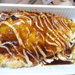 あほや	 - 2013.5. ぺちゃ焼きソースからしマヨ七味　サービス（たこ焼き4個）　微妙に大きく(笑)