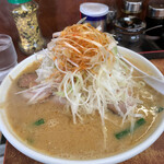 けんちゃんラーメン - 全景です。ネキがホントにシャキシャキ。スープをかけてしんなりさせます。