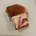 フルフル - 塩バター160円 紅芋ブレッドハーフ350円の半分こ