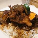 イタリア料理　トラットリア　レガーロ - 牛テールカレー 後ろから