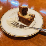 十一房珈琲店 - ◆ケーキ・オ・フリュイ　
            ☆ドライフルーツのパウンドケーキ