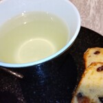 WAGYU YAKINIKU IBUSANA - 佐賀県武雄のレモングラスティー、パウンドケーキ付き