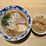Kai Da Shira Xame Nu Mikaze - 貝出汁 醤油らぁ麺 ¥850 ＋ 貝めし（小） ¥150