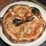 新宿イタリアン カルボナード - シーフードミックスピザ