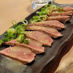 旭肉店 - 朝挽き和豚白レバー炙り刺し