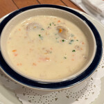 つばめキッチン アトレ品川店 - ホタテとエビのスープ　560円