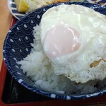 オーモリラーメン - さらに目玉焼きもオンザライス