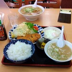 オーモリラーメン - ラーメン+トンカツ定食です　700円＋1000円