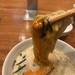 上野 味喜庵 - 山かけ蕎麦１２００円。別添えの卵黄と温かいお蕎麦を、取り分けの器で合体させていただきました。こちらのこの組み合わせが大好物です（╹◡╹）（╹◡╹）